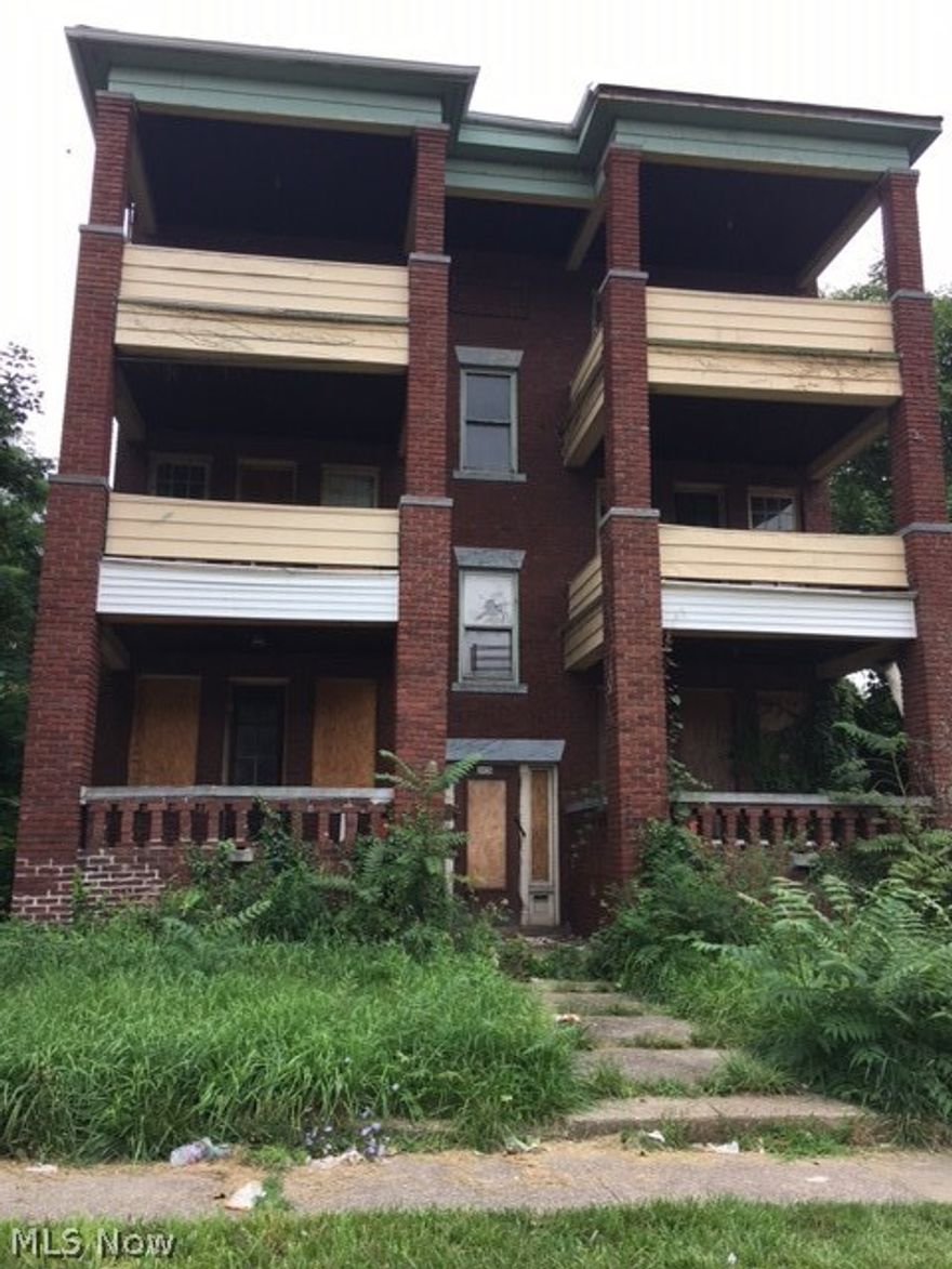 Brick building with 6 suites each with separate balcony.  Building needs full rehab but has lots of potential.  The suites are generous in size.  Great income potential.  Please BRING ALL OFFERS !! 

*** There is a $1600 tax balance due currently that will be paid by SELLER at Closing***