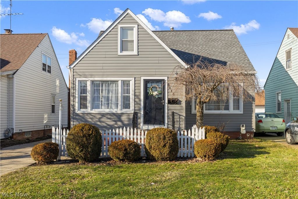 Photo of 8014 Lanyard Drive, Parma, OH 44129 (MLS # 5191620)