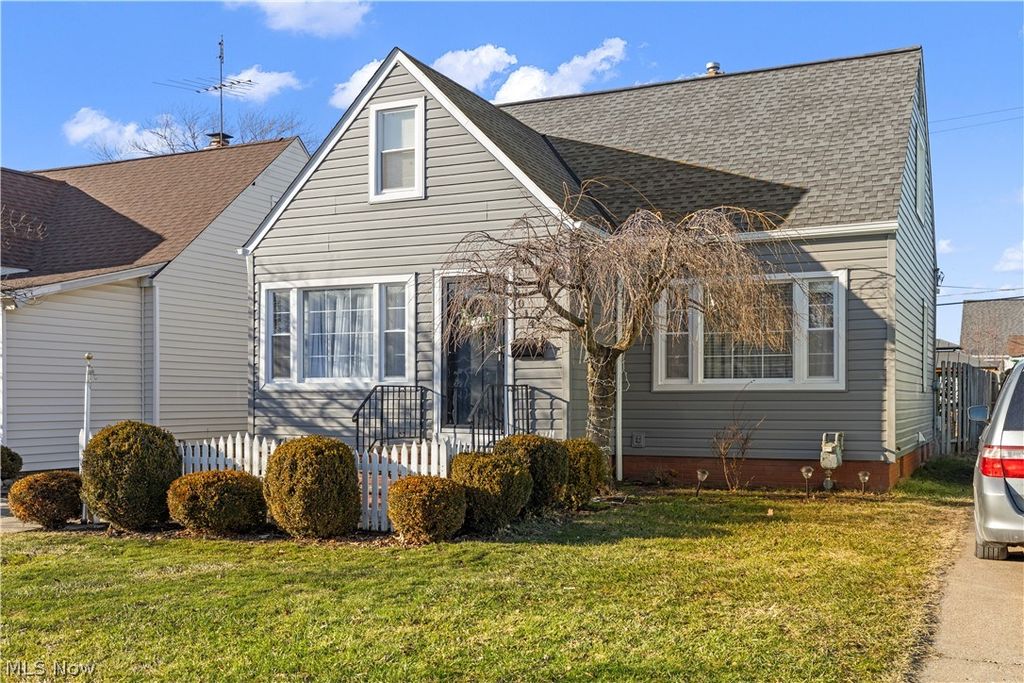 Photo of 8014 Lanyard Drive, Parma, OH 44129 (MLS # 5191620)