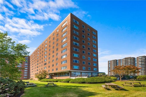 Tiny photo for 11850 Edgewater Drive #1012, Lakewood, OH 44107 (MLS # 5255615)