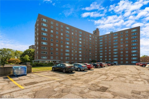 Tiny photo for 11850 Edgewater Drive #1012, Lakewood, OH 44107 (MLS # 5255615)