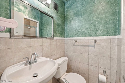 Tiny photo for 11850 Edgewater Drive #1012, Lakewood, OH 44107 (MLS # 5255615)