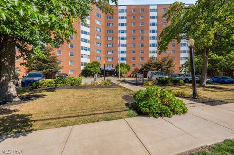Tiny photo for 11850 Edgewater Drive #1012, Lakewood, OH 44107 (MLS # 5255615)