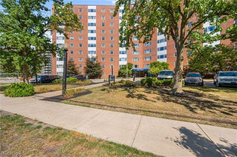 Tiny photo for 11850 Edgewater Drive #1012, Lakewood, OH 44107 (MLS # 5255615)