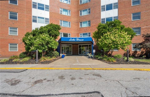 Tiny photo for 11850 Edgewater Drive #1012, Lakewood, OH 44107 (MLS # 5255615)