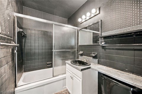 Tiny photo for 11850 Edgewater Drive #1012, Lakewood, OH 44107 (MLS # 5255615)