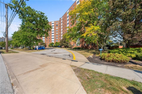 Tiny photo for 11850 Edgewater Drive #1012, Lakewood, OH 44107 (MLS # 5255615)