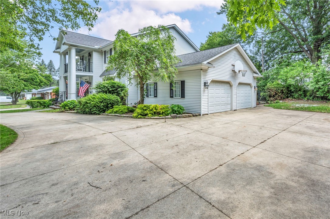 38814 Johnnycake Ridge Road, Willoughby, Ohio image 3
