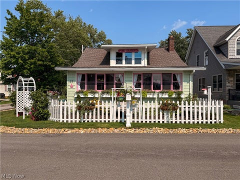 Homes For Sale - 27 Bungalow Bay Boulevard<br/> Chippewa Lake, OH 44215