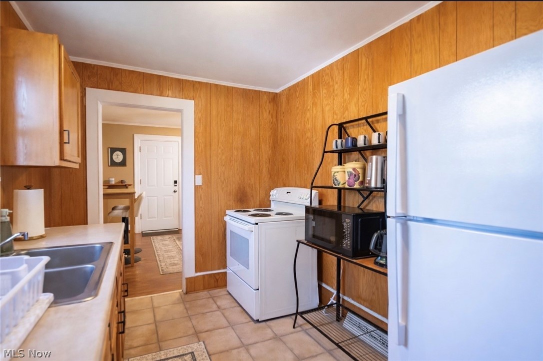 City/Akron 9 - Residential Income