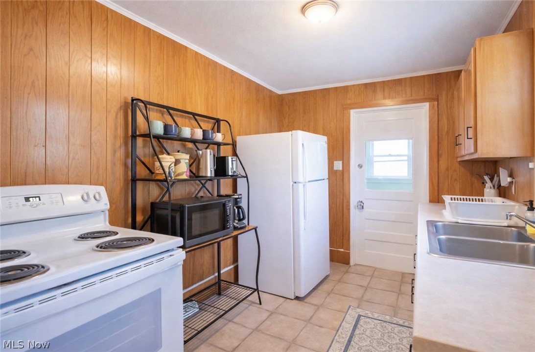 City/Akron 9 - Residential Income