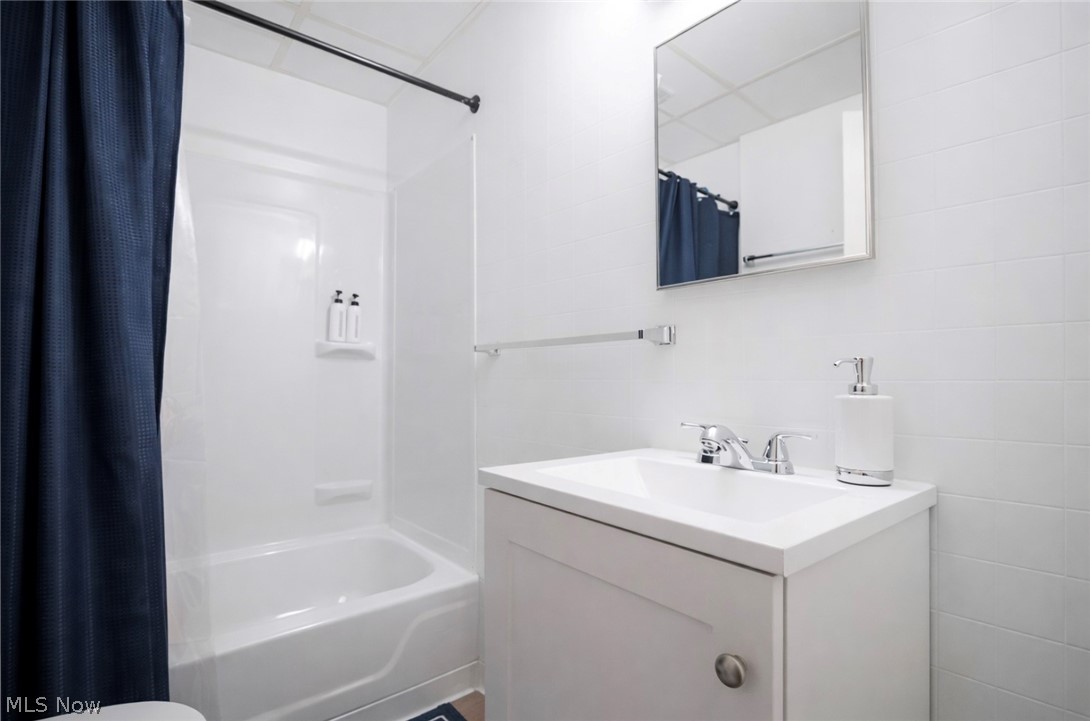 City/Akron 9 - Residential Income