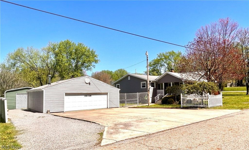 Photo of 4222 Central Avenue, Austintown, OH 44515 (MLS # 5201797)