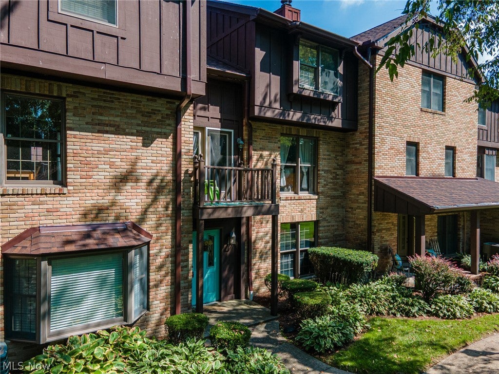 15 Acorn Lane