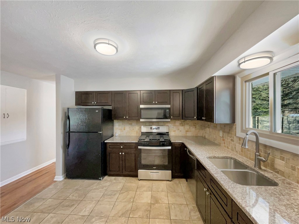 Shaker & Sons 01 - Residential