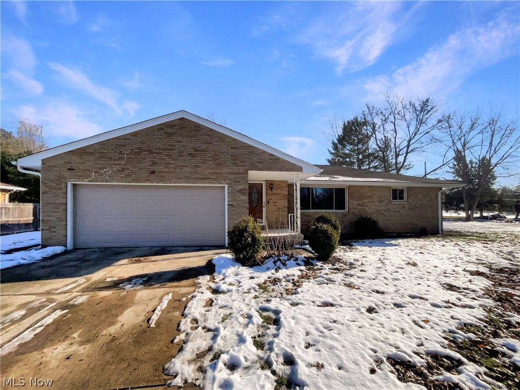 Photo of 11001 Shaker Drive, North Royalton, OH 44133 (MLS # 5186717)