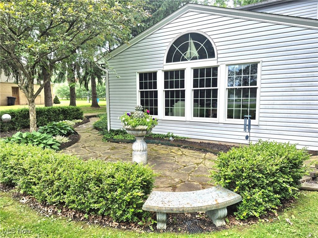8967 Singing Hills Drive, Warren, Ohio image 7