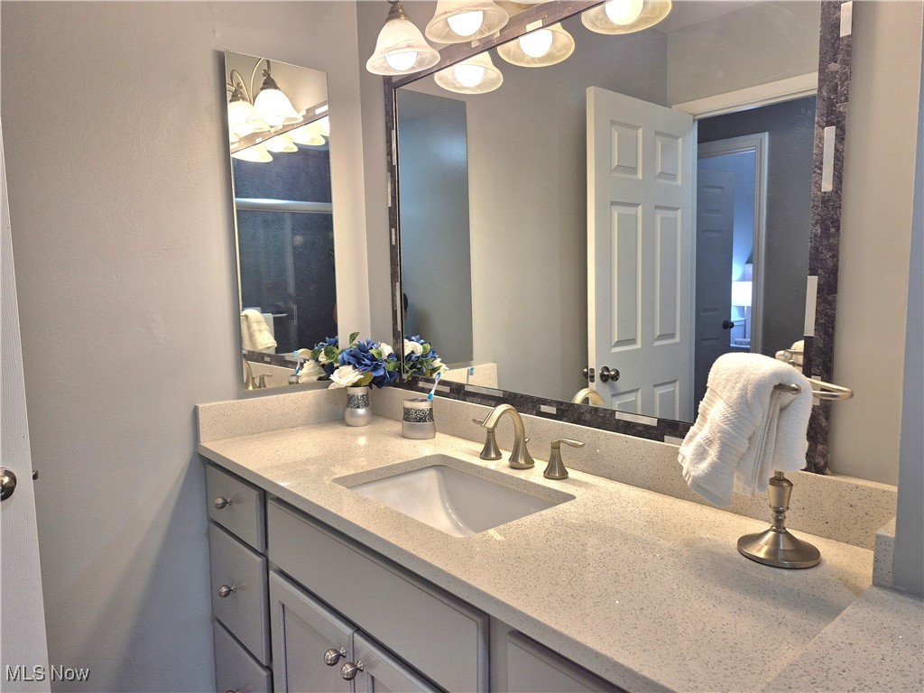 8967 Singing Hills Drive, Warren, Ohio image 31