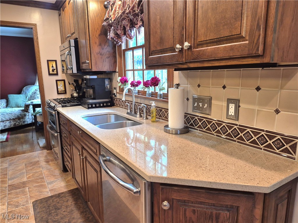8967 Singing Hills Drive, Warren, Ohio image 15