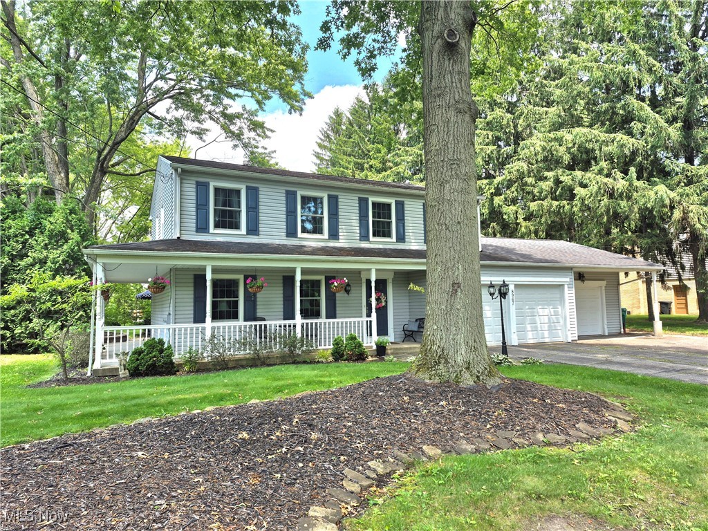 8967 Singing Hills Drive, Warren, Ohio image 2