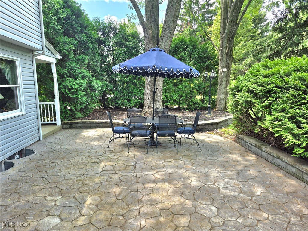 8967 Singing Hills Drive, Warren, Ohio image 10