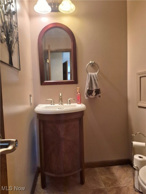 8967 Singing Hills Drive, Warren, Ohio image 21