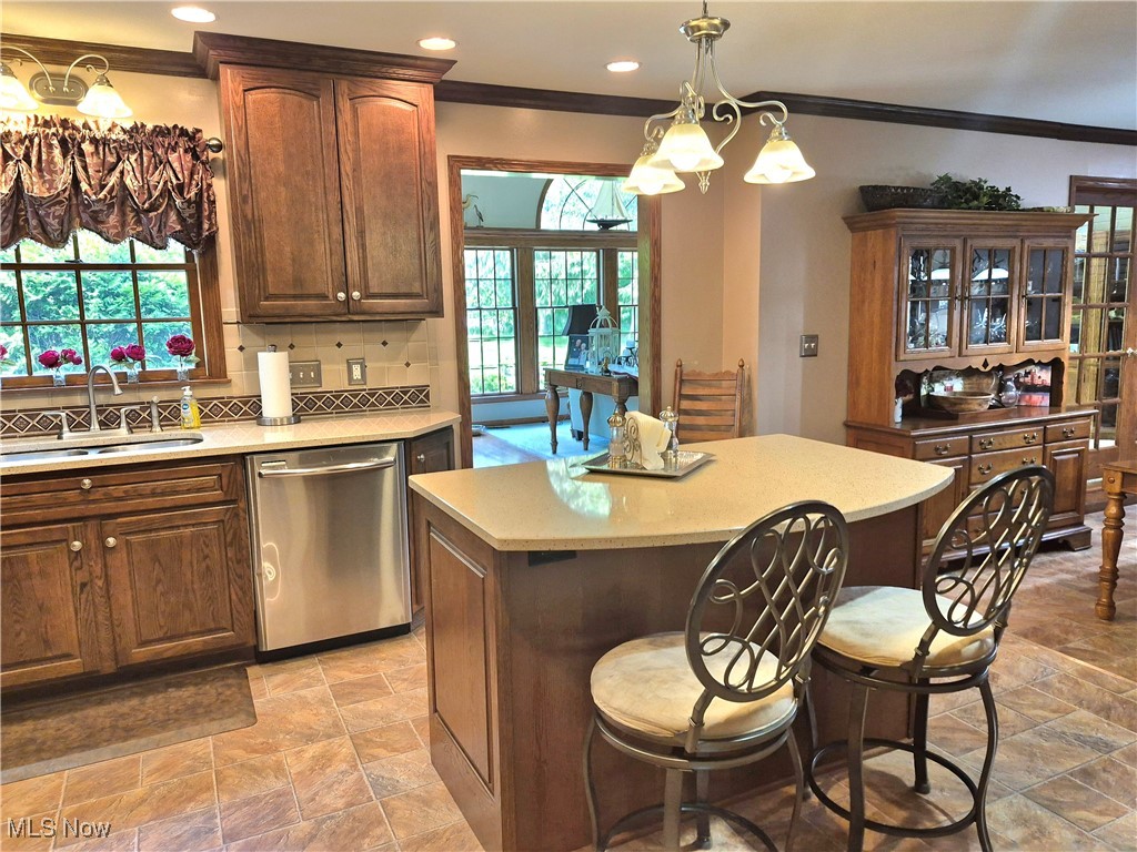 8967 Singing Hills Drive, Warren, Ohio image 17
