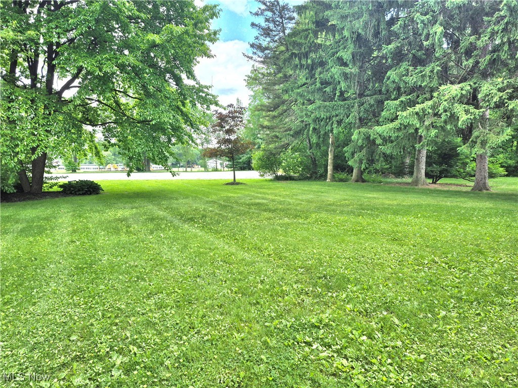 8967 Singing Hills Drive, Warren, Ohio image 6
