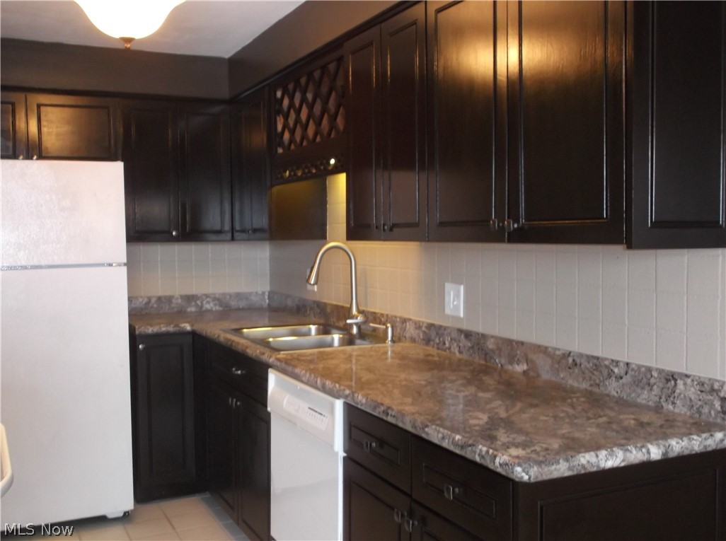 Pine Crest Condo Apts Group - Residential