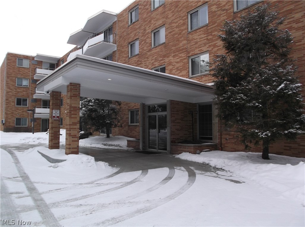 Pine Crest Condo Apts Group - Residential