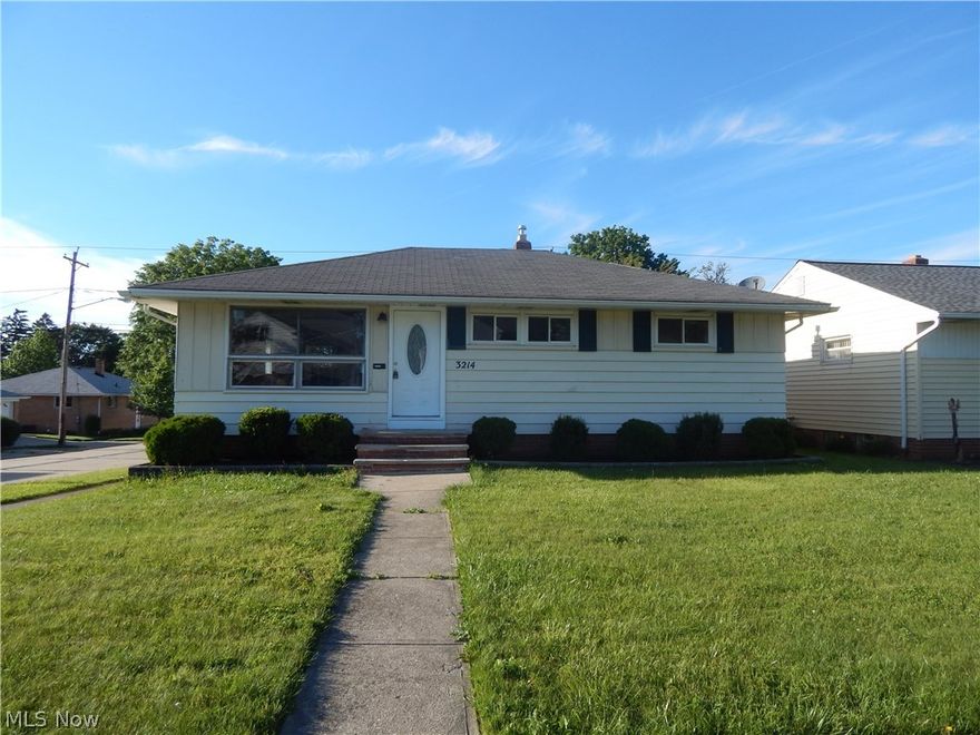 Beautiful Move in Ready Parma Ranch. Your new home features neutral colors, beautiful hardwood floors throughout,
modern updated bathrooms and kitchen that showcase new Stainless steel appliances. The Huge finished basement is a
perfect space for a man cave or family room. Also located downstairs is the bonus room that has a large closet & can
easily be used as a 4th bedroom along with the 2nd full bath. Large garage and fenced in yard will put this home on
the top of your list.