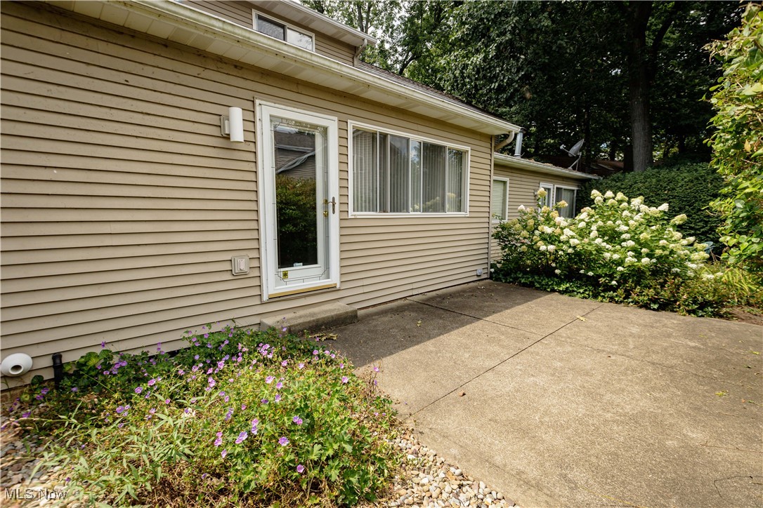 1522 Baycrest Drive, Canton, Ohio image 3