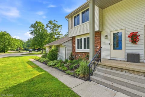 Condo For Sale - 10125 Driftwood Cove #E<br/> Aurora, OH 44202