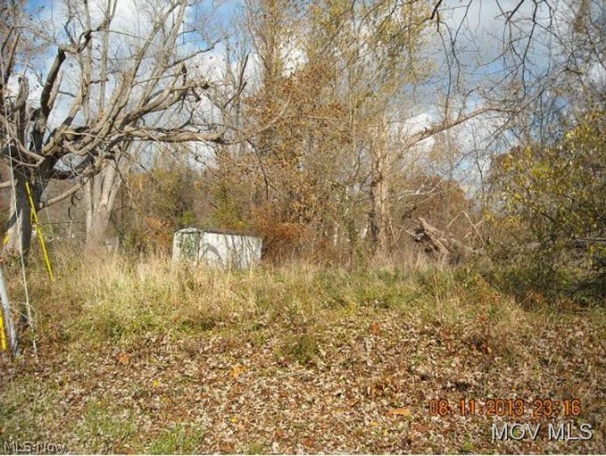 Unique 4.5 acres...no structures!Nice wooded lot with mature trees and stream. Gas and electric available.  Per Claywood Park PSD, public sewer and water will be available for less than $1,000.  Elem: Kanawha Elementary School  Elem/Bus: Y  JrHigh: Hamilton Jr. High School  JrHigh/Bus: Y  High: Parkersburg High  High/Bus: Y  Fire: VOL  Police: SHF  PossFreeGas: N