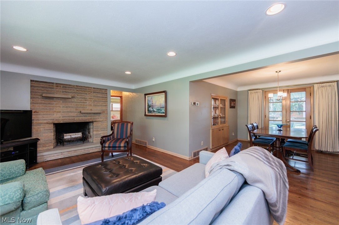 22015 Cottonwood Drive