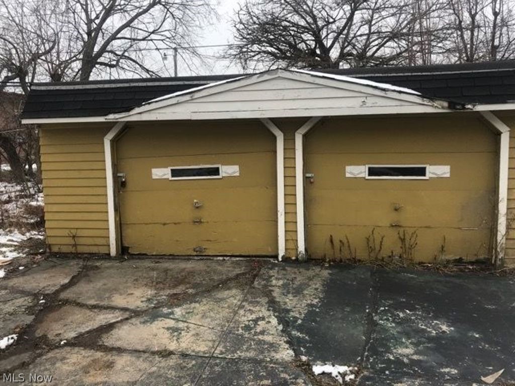 H Prochaska & F E Koncanas Un - Residential