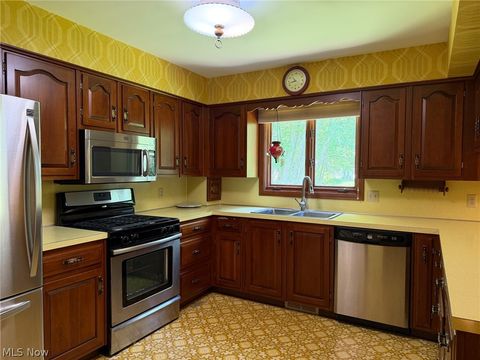 Tiny photo for 7421 W Parkside Drive, Youngstown, OH 44512 (MLS # 5221209)