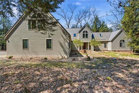 Homes For Sale - 5700 Clingan Road<br/> Struthers, OH 44471