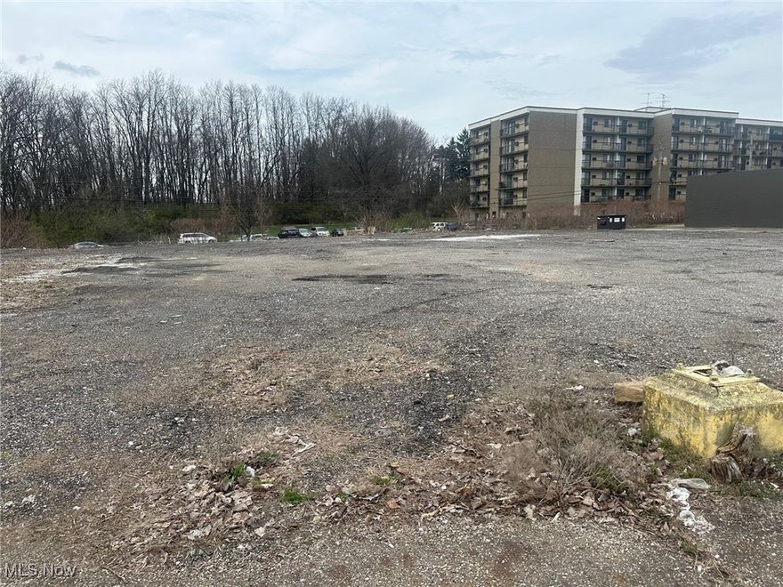 0.72 of an acre in Kent City.  City utilities, high traffic counts, minutes from downtown Kent, Brimfield, Ravenna, Rootstown and Cuyahoga Falls.  Close to all major highways/roadways; St RT 261; St Rt 43; St RT 59; I76; I77 and I80 (Ohio Turnpike).