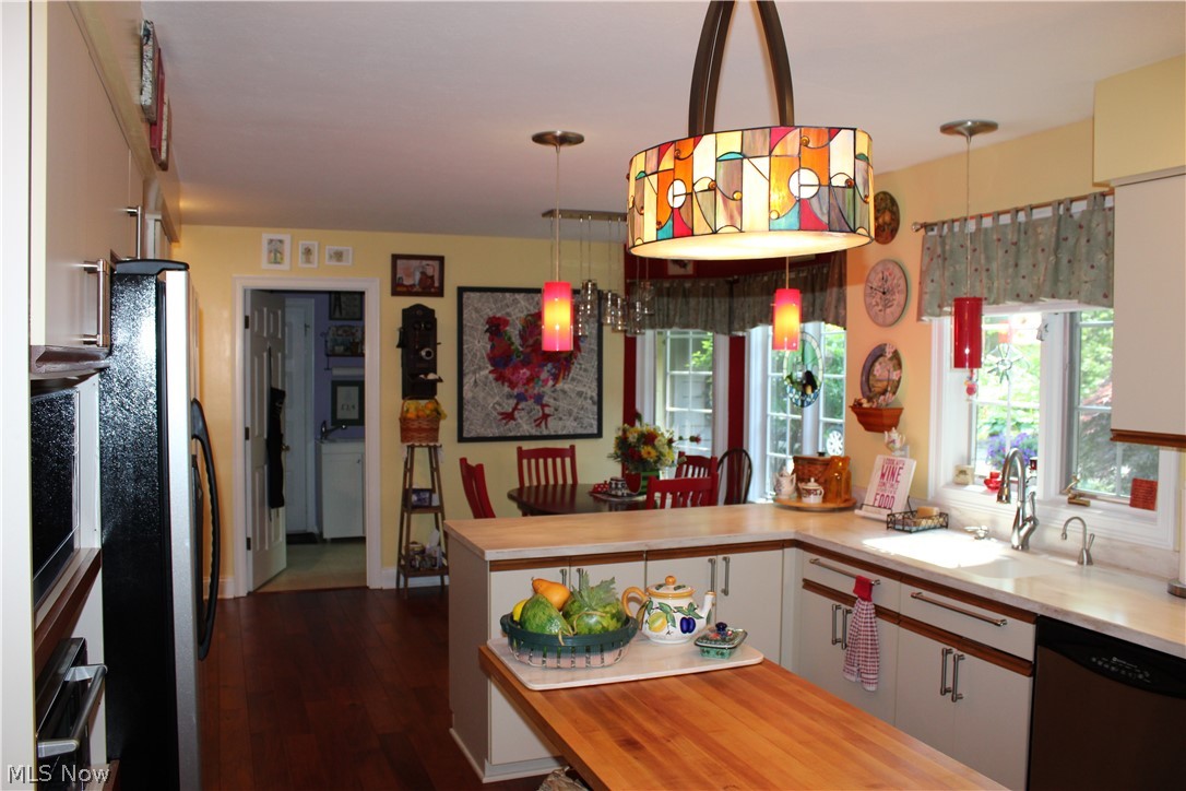 Warner Condo - Residential