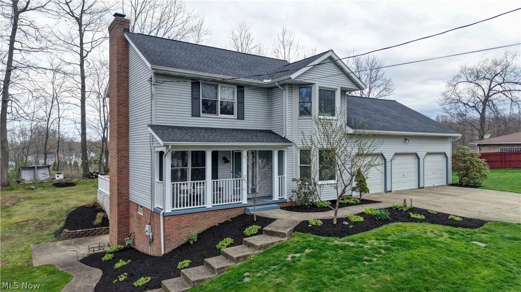 Photo of 717 Pine Hills Drive SW, Massillon, OH 44646 (MLS # 5203062)