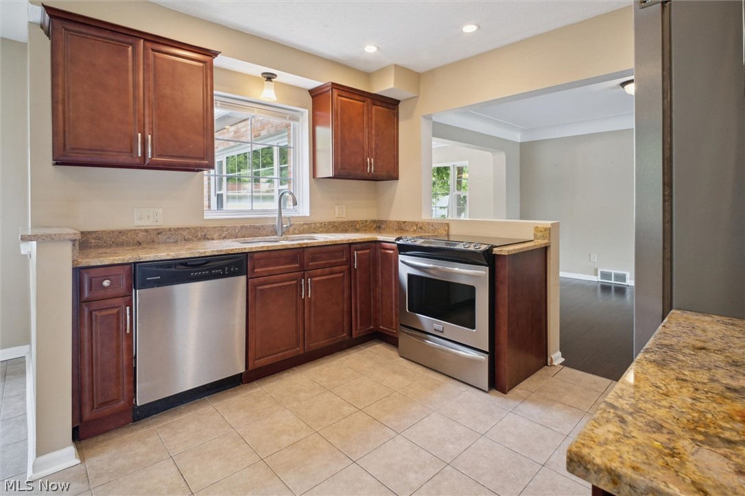 Fredwick W Blatzs Pkwy All - Residential Lease