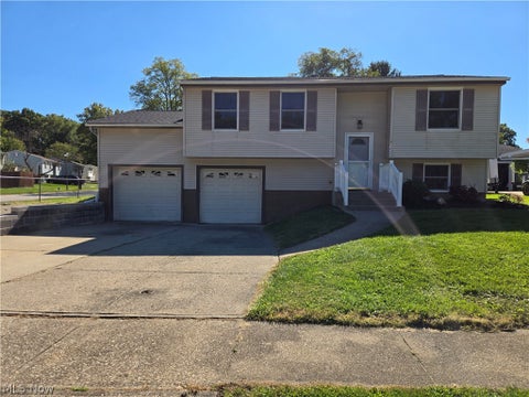Homes For Sale - 1025 Sunnywood Lane<br/> Ravenna, OH 44266