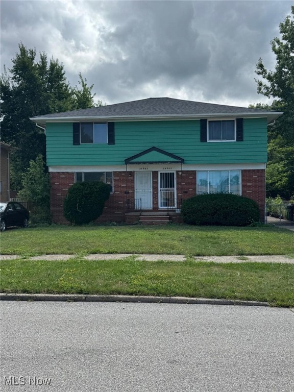 Opportunity knocks! Townhouse in Euclid with great potential for personalization. Convenient location near schools, shopping, and freeway access. Perfect for first-time homebuyers or investors. Don't miss this opportunity to create your dream space! Selling as-is