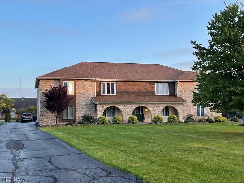 First Floor Ranch condo in the heart of Boardman!