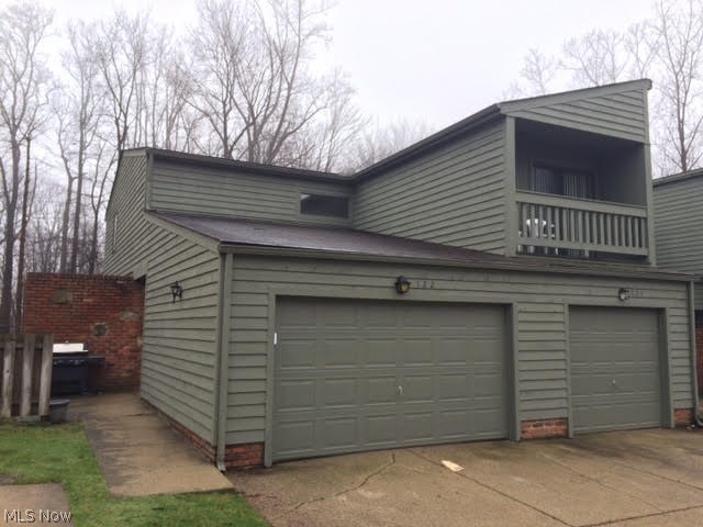 Pride Of Ownership Shows In This 2 Bedroom, 2 Full Bath Ranch Style Condo. Freshly Painted With Modern, Neutral Colors. 16x11 Bonus Room Could Be Used As Den, Family Room Or 3rd Bedroom and Features Slider Door and Balcony. All Appliances Including Washer/Dryer Stay. In-Suite Laundry Room, Eat-In Kitchen and Master Suite Add To The Appeal Of This Spacious Home. Attached 2 Car Garage With Storage and Quick Access To Unit. Modern Living With Many Updates. Immediate Possession Available.
