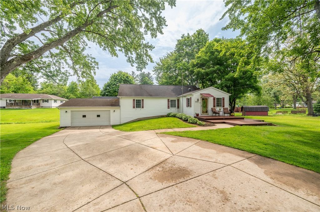 Photo of 4631 March Avenue, Youngstown, OH 44505 (MLS # 5206091)