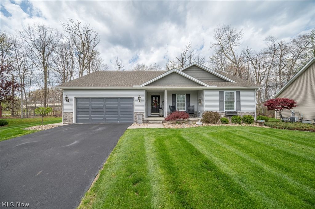 Photo of 1383 Cross Cove, Austintown, OH 44515 (MLS # 5204632)