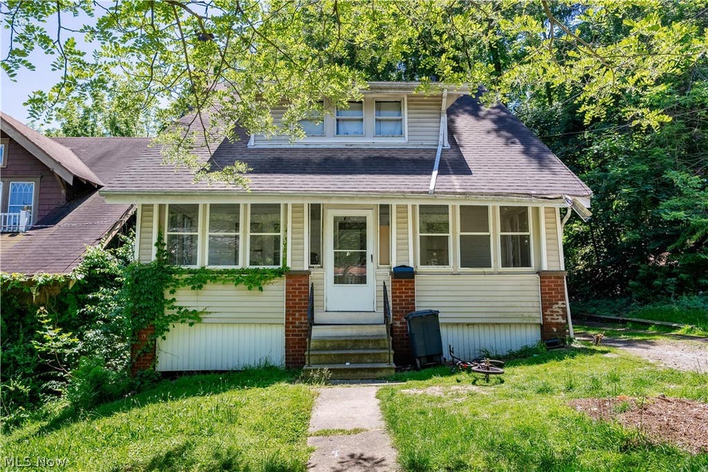 Photo of 628 Lakemont Avenue, Akron, OH 44314 (MLS # 5216892)