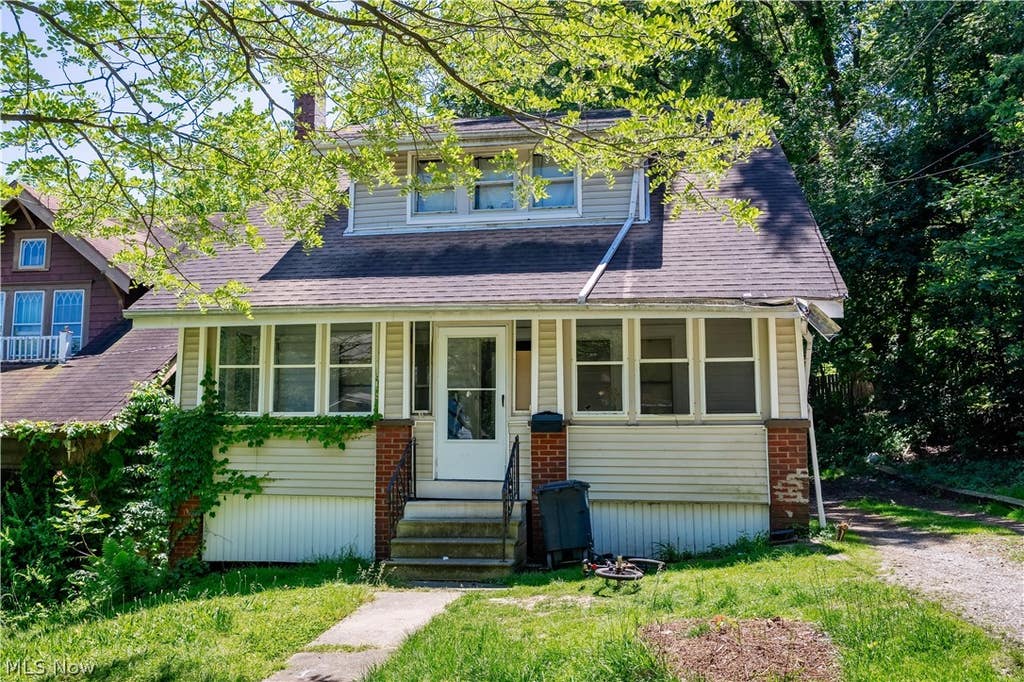 Photo of 628 Lakemont Avenue, Akron, OH 44314 (MLS # 5216892)